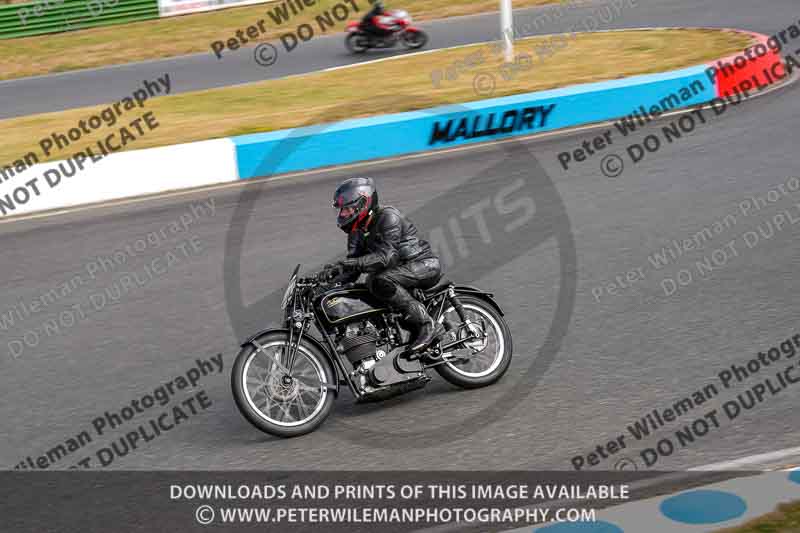 Vintage motorcycle club;eventdigitalimages;mallory park;mallory park trackday photographs;no limits trackdays;peter wileman photography;trackday digital images;trackday photos;vmcc festival 1000 bikes photographs